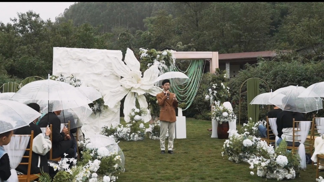 清新淡雅的雨中婚礼