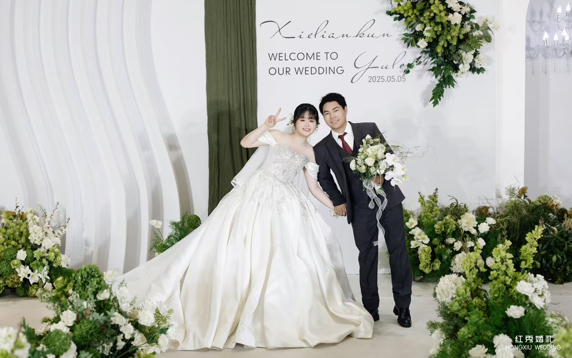 这样的婚礼太有氛围感了吧 白绿色婚礼