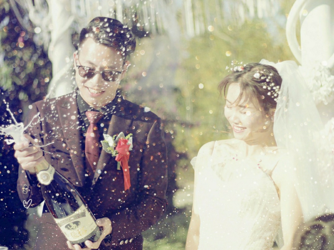 超划算！！专业婚礼跟拍单机位拍照，40精修+底片