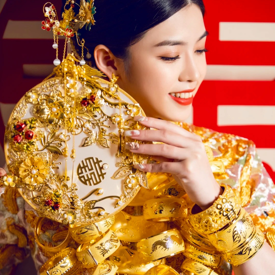 中式婚礼当天上门化妆新娘