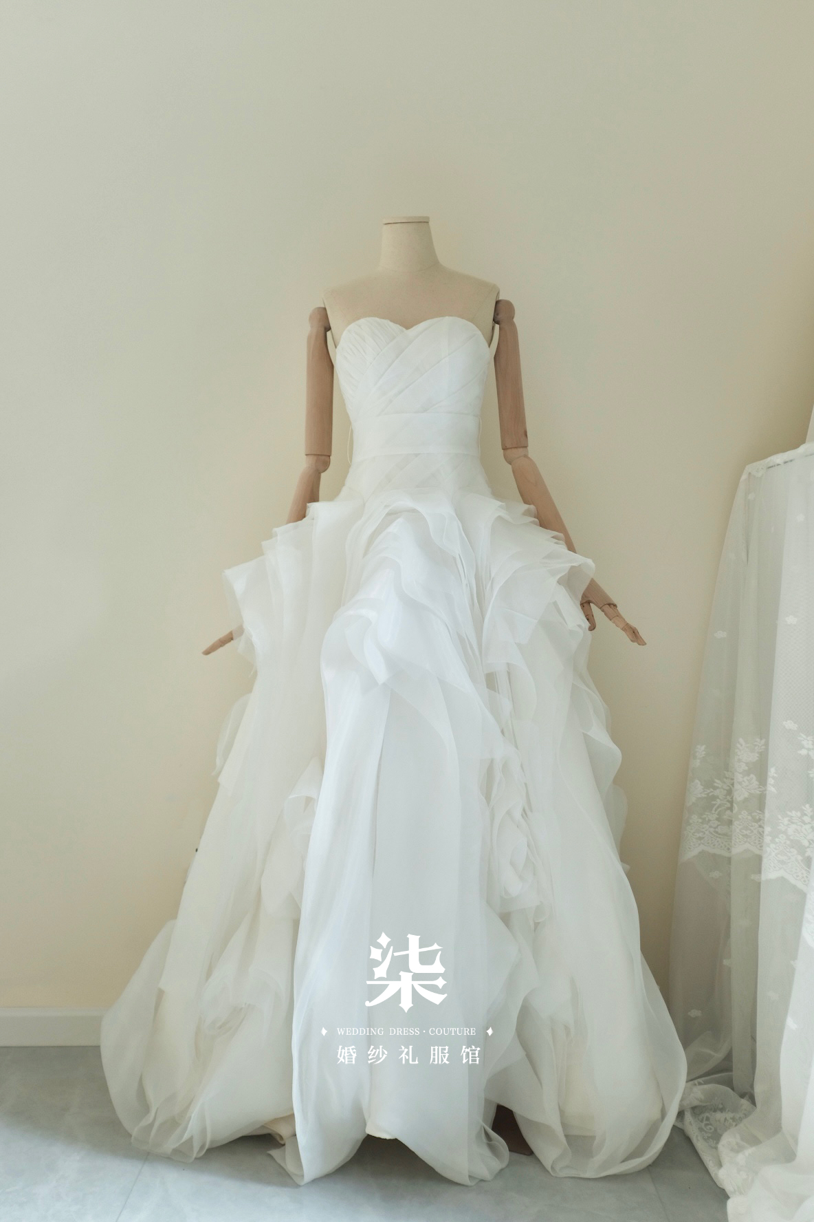柒婚纱【莲心】手工花瓣齐地婚纱