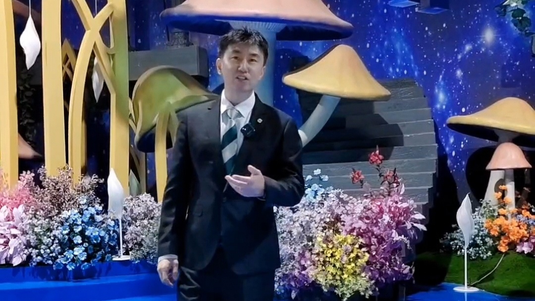 中秋月圆人团圆