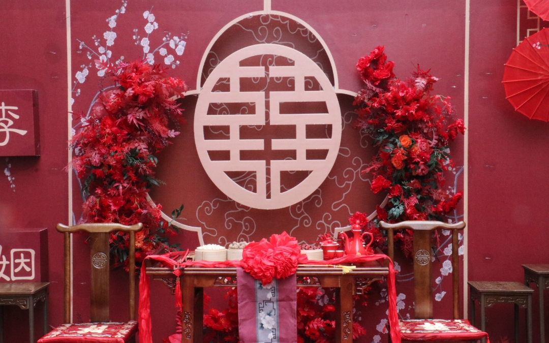 小預(yù)算中式婚禮舞臺(tái)場(chǎng)景布置
