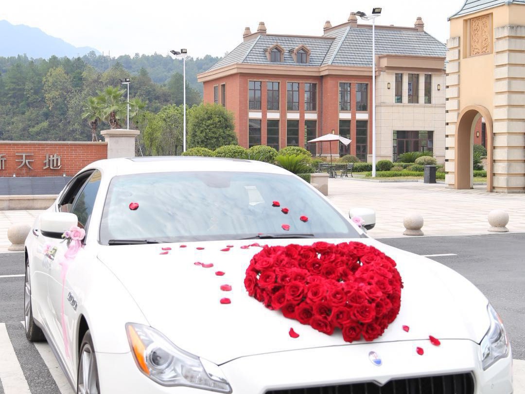 滿滿的心給你們婚車車頭花