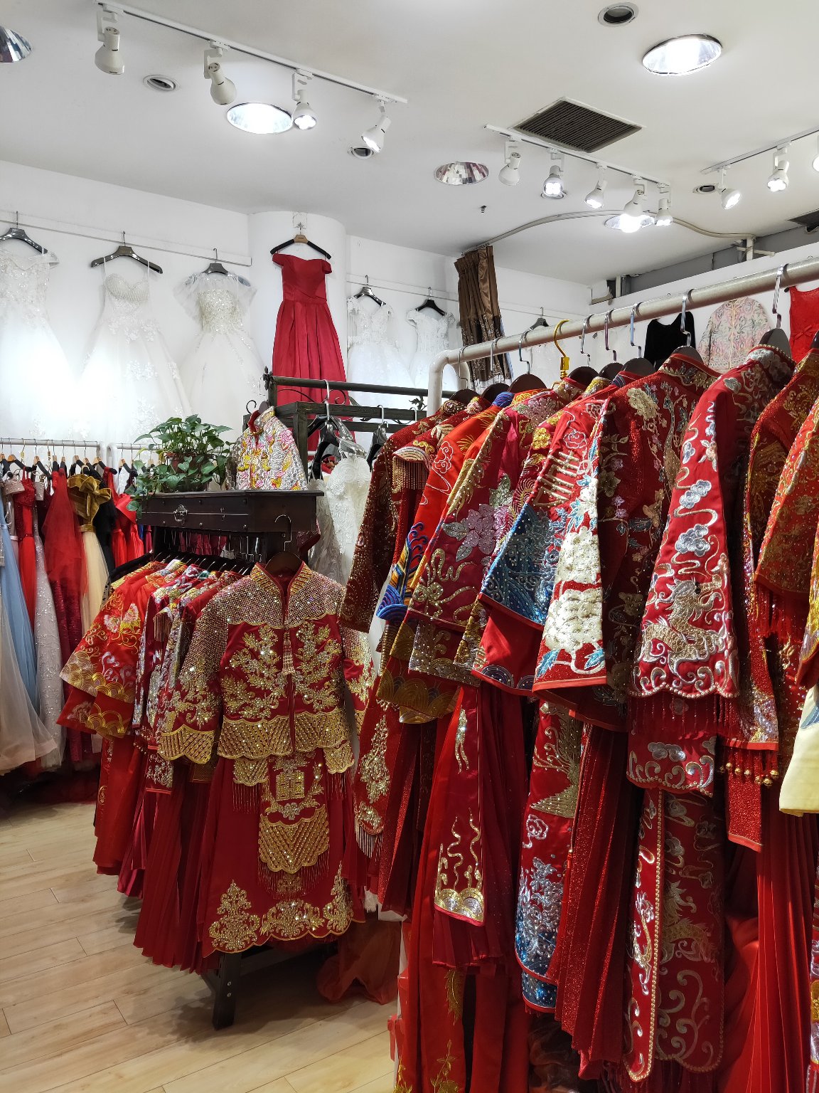 唐韵坊婚纱礼服专卖店