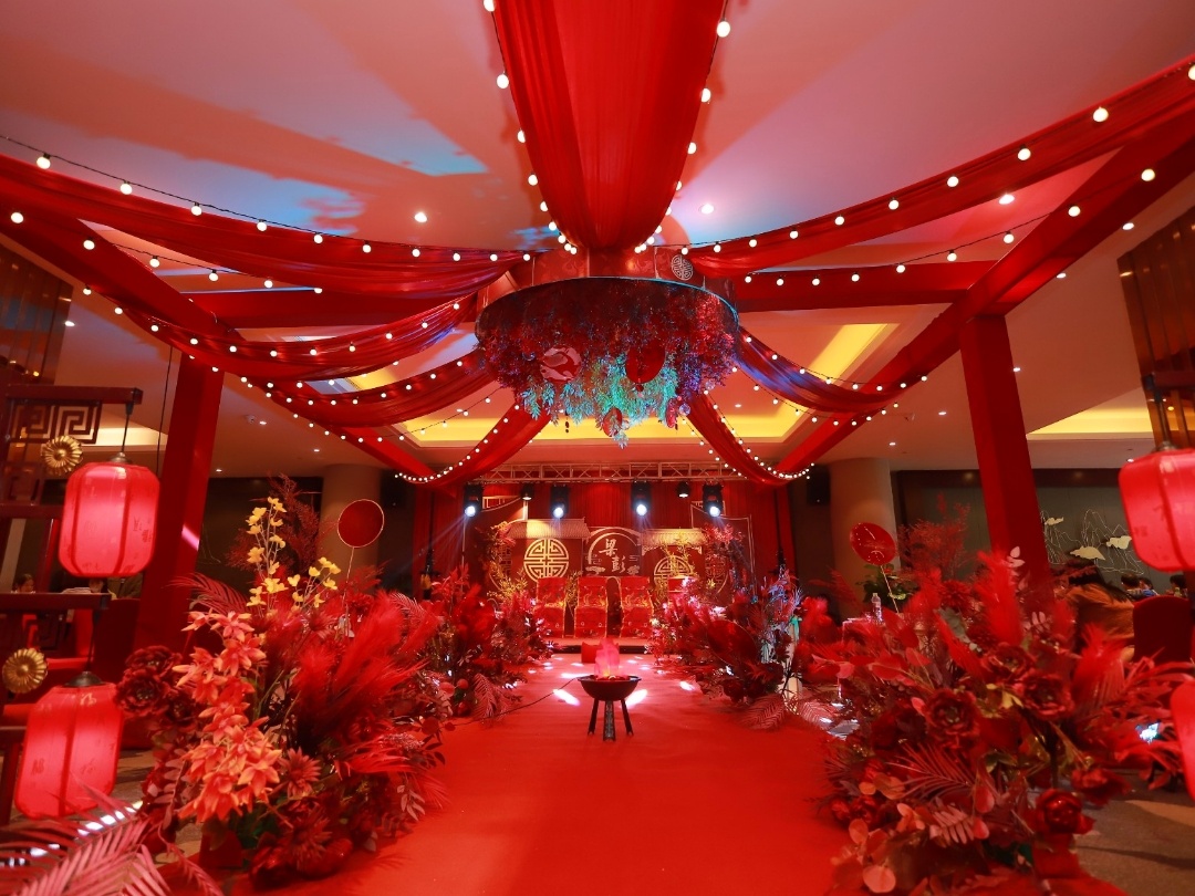 紅色定制傳統(tǒng)中式婚禮現(xiàn)場(chǎng)