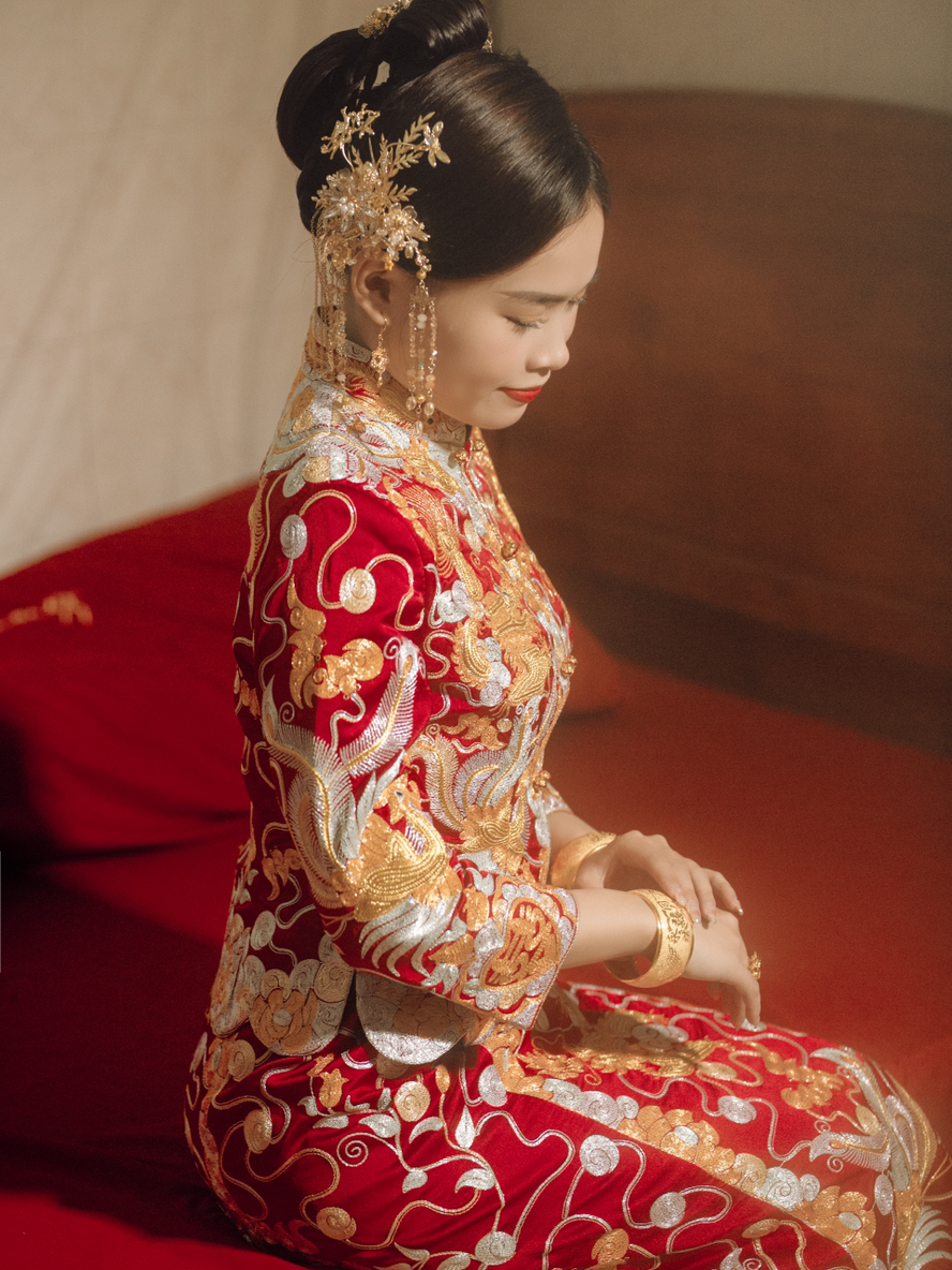 中式嫁衣新娘出门妆