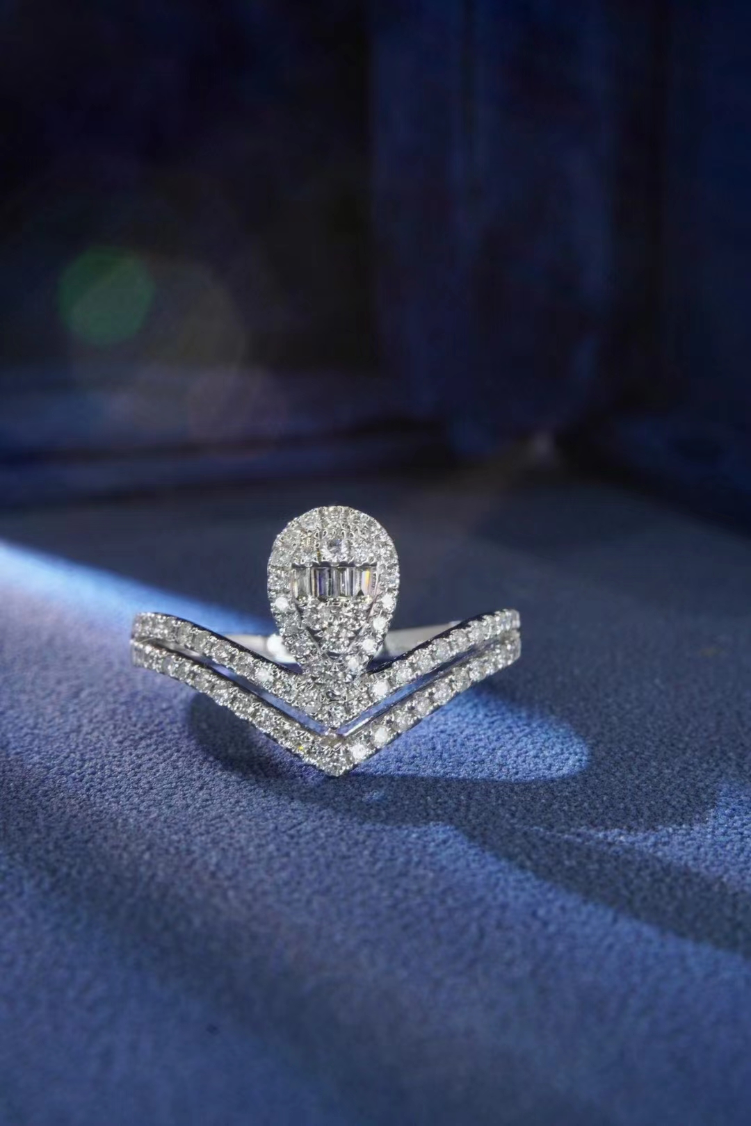 为爱加冕温婉可人的水滴双层戒