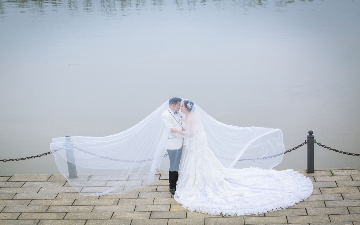 法缇婚纱摄影_少女完美胴体人缇摄影