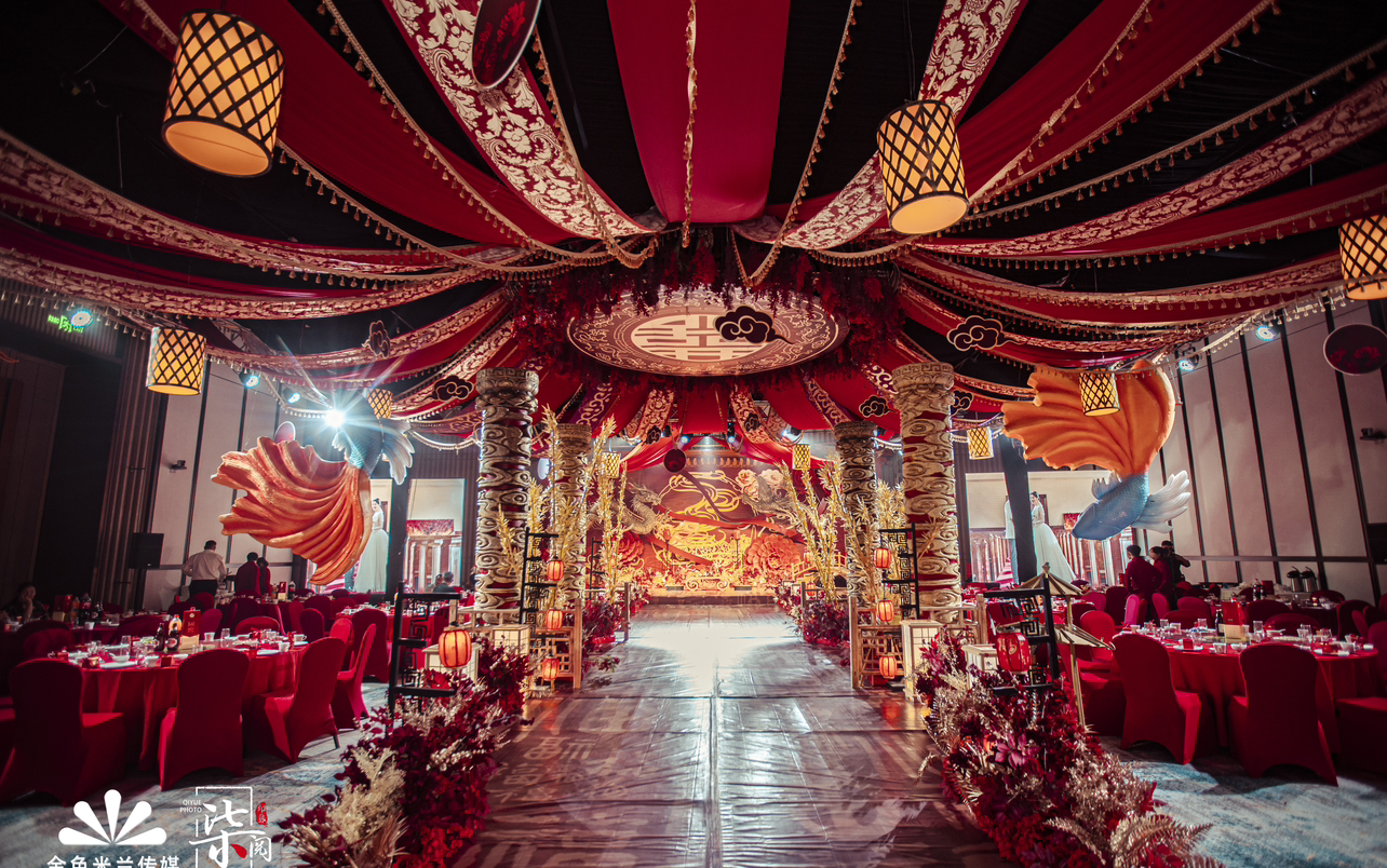 好将红叶之盟 载明鸳谱
行至朝暮里
坠入暮云间