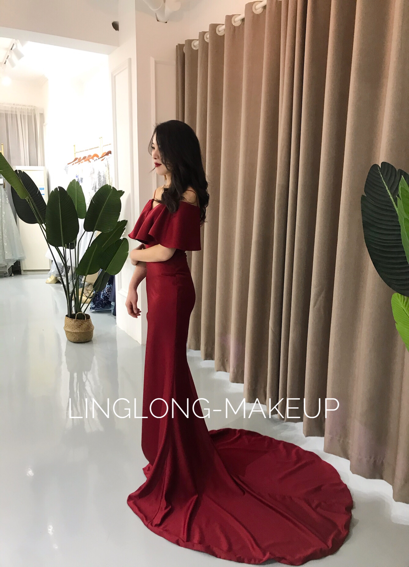 Linglong泠泷轻奢婚纱馆