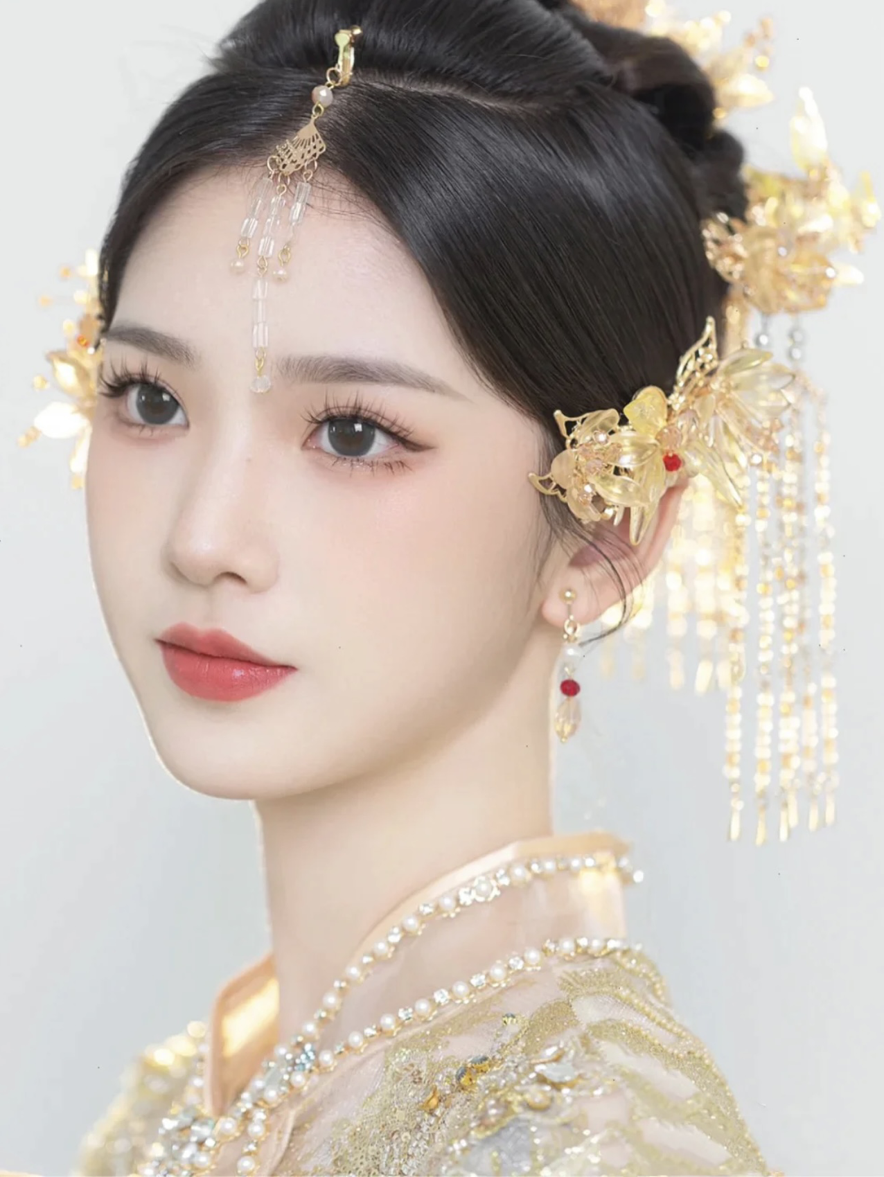 资深档新娘全程跟妆+全天奢华系列饰品