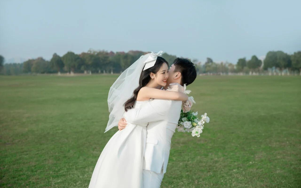 草坪系列客片欣赏！石家庄婚纱照推荐商家