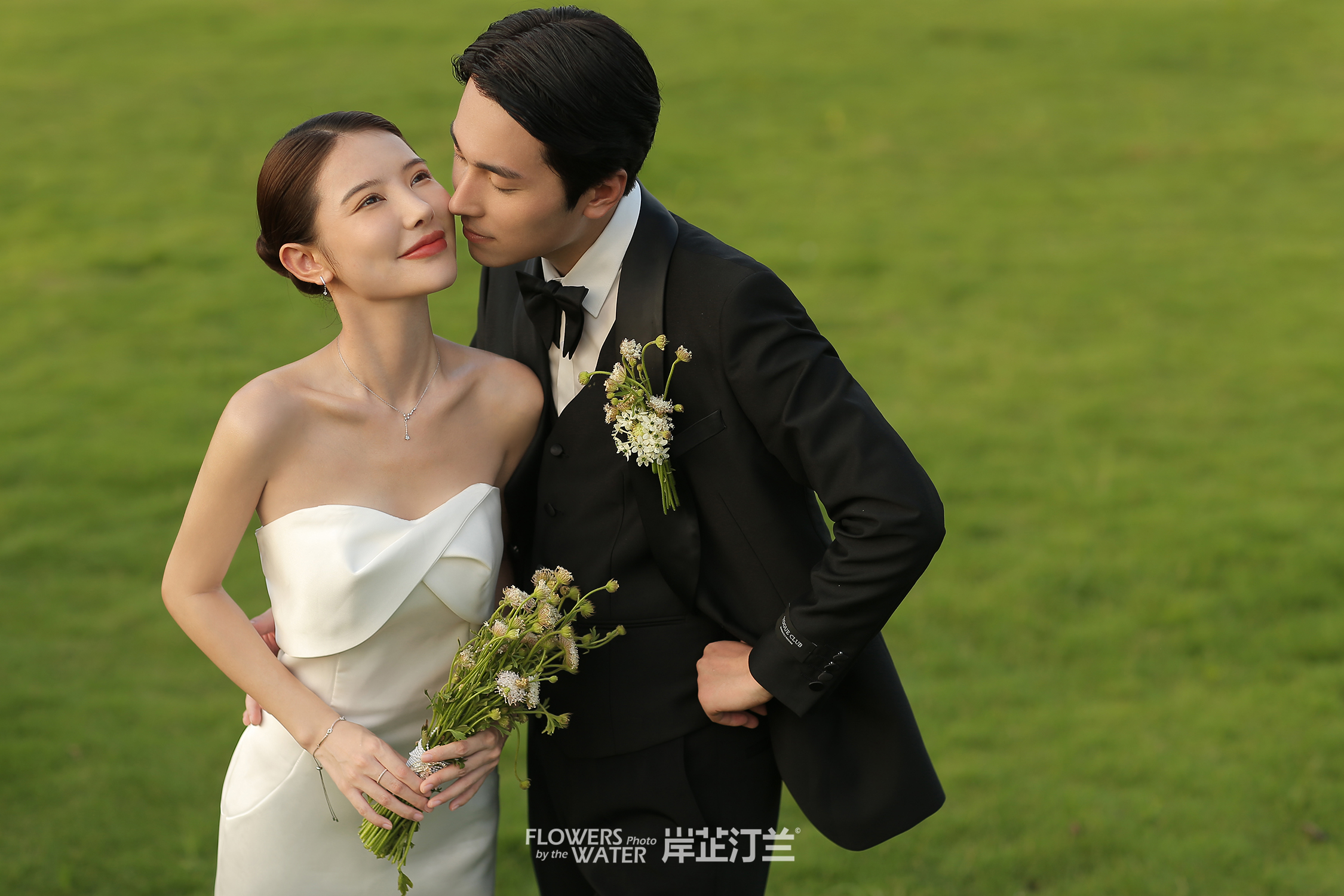 草坪婚纱照