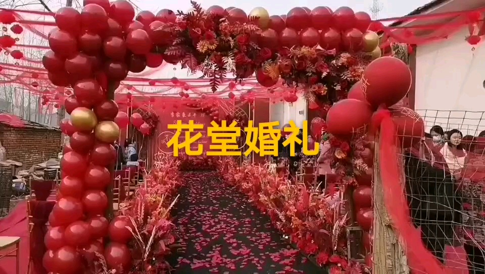 紅色婚禮場(chǎng)景氣球裝飾簡(jiǎn)單唯美