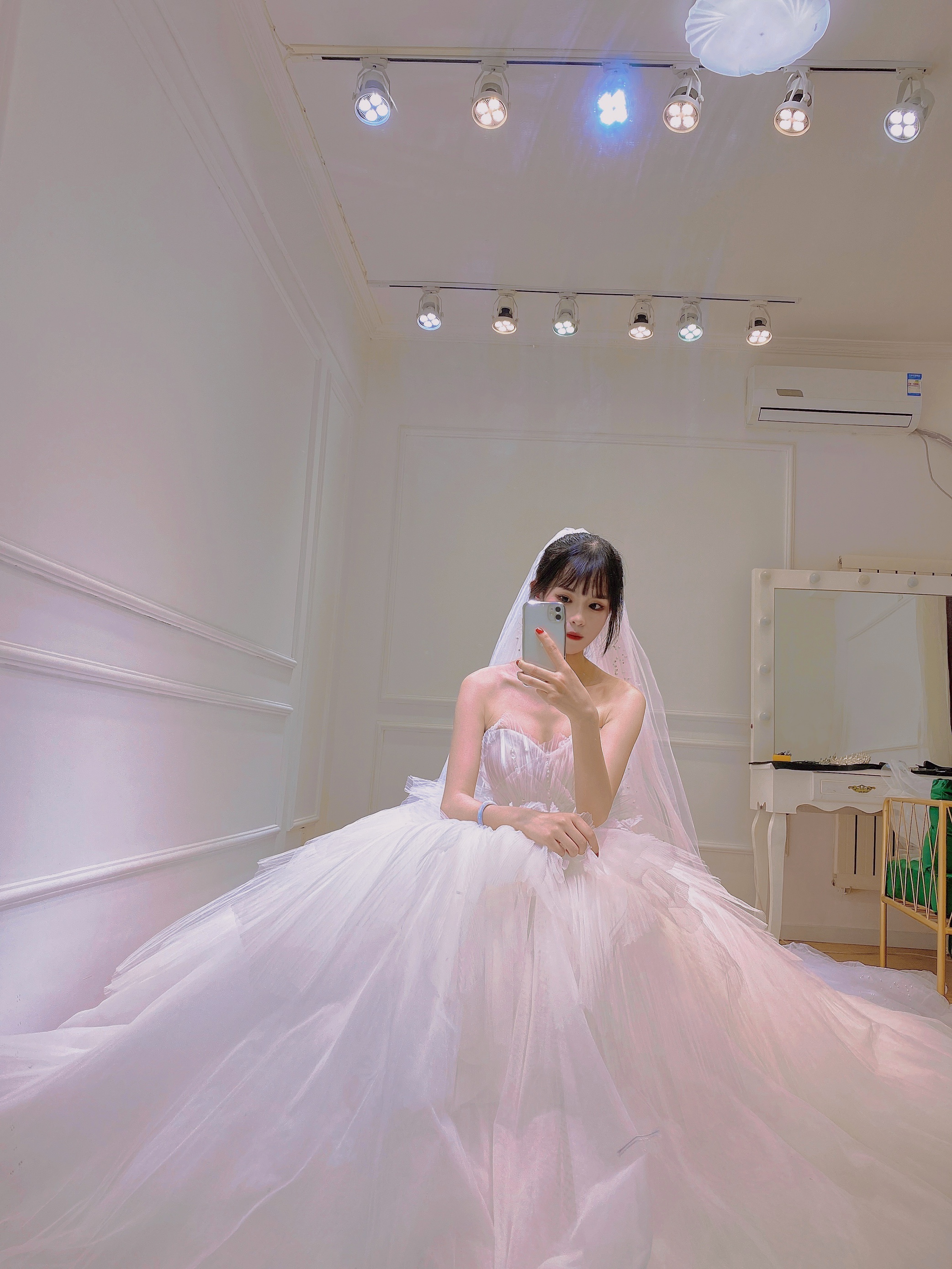 花颜婚纱礼服馆