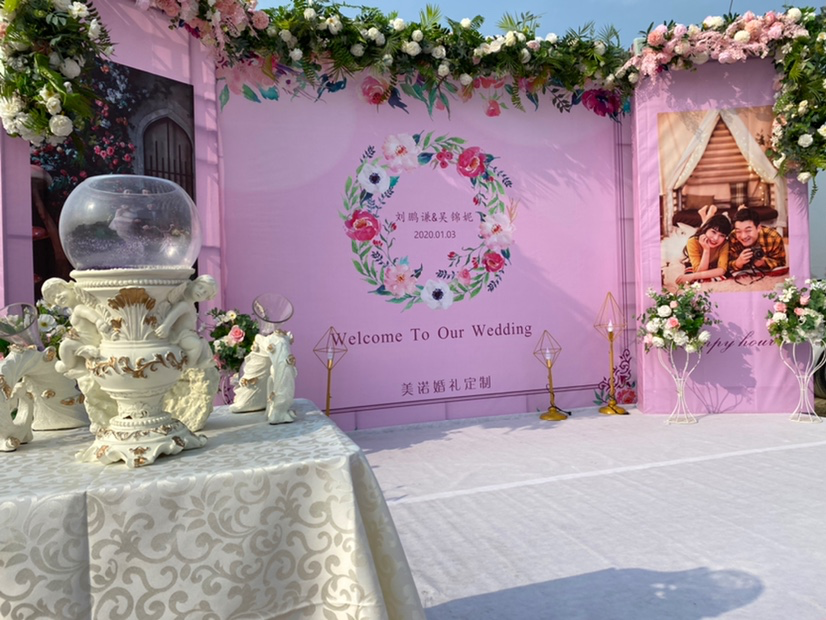 粉色唯美户外草坪主题婚礼