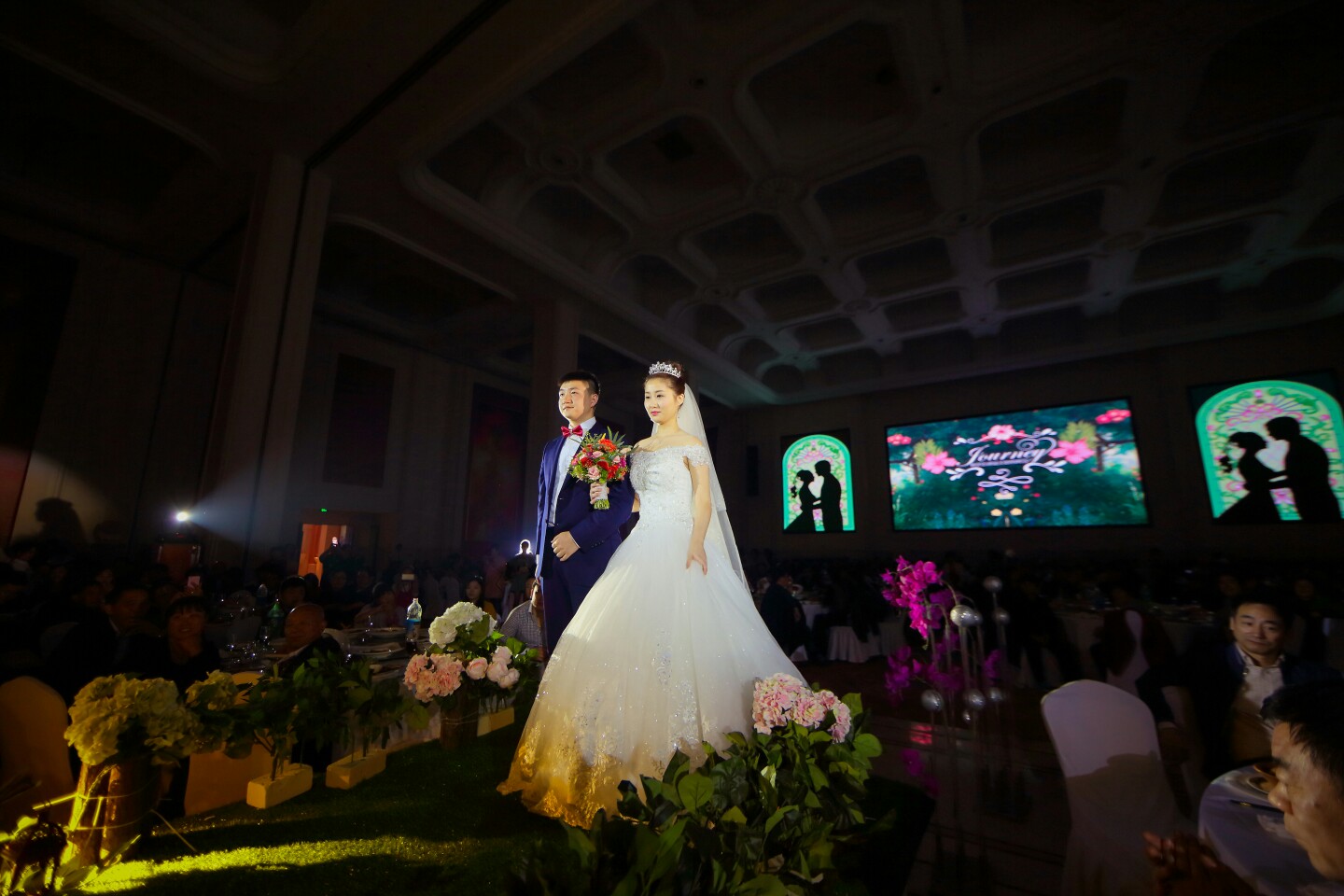 哈喽魔镜婚纱_魔镜mirror图片(2)