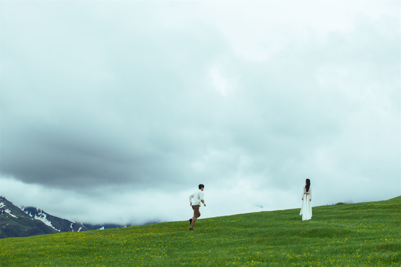 14999新疆旅拍婚纱照2天一晚 湖泊草原雪山