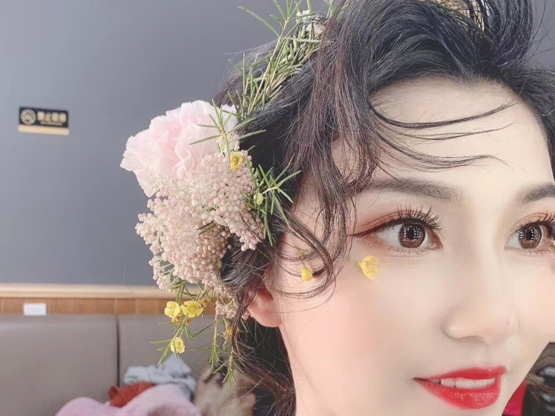 新娘跟妆送婆婆妆，各种婚纱造型