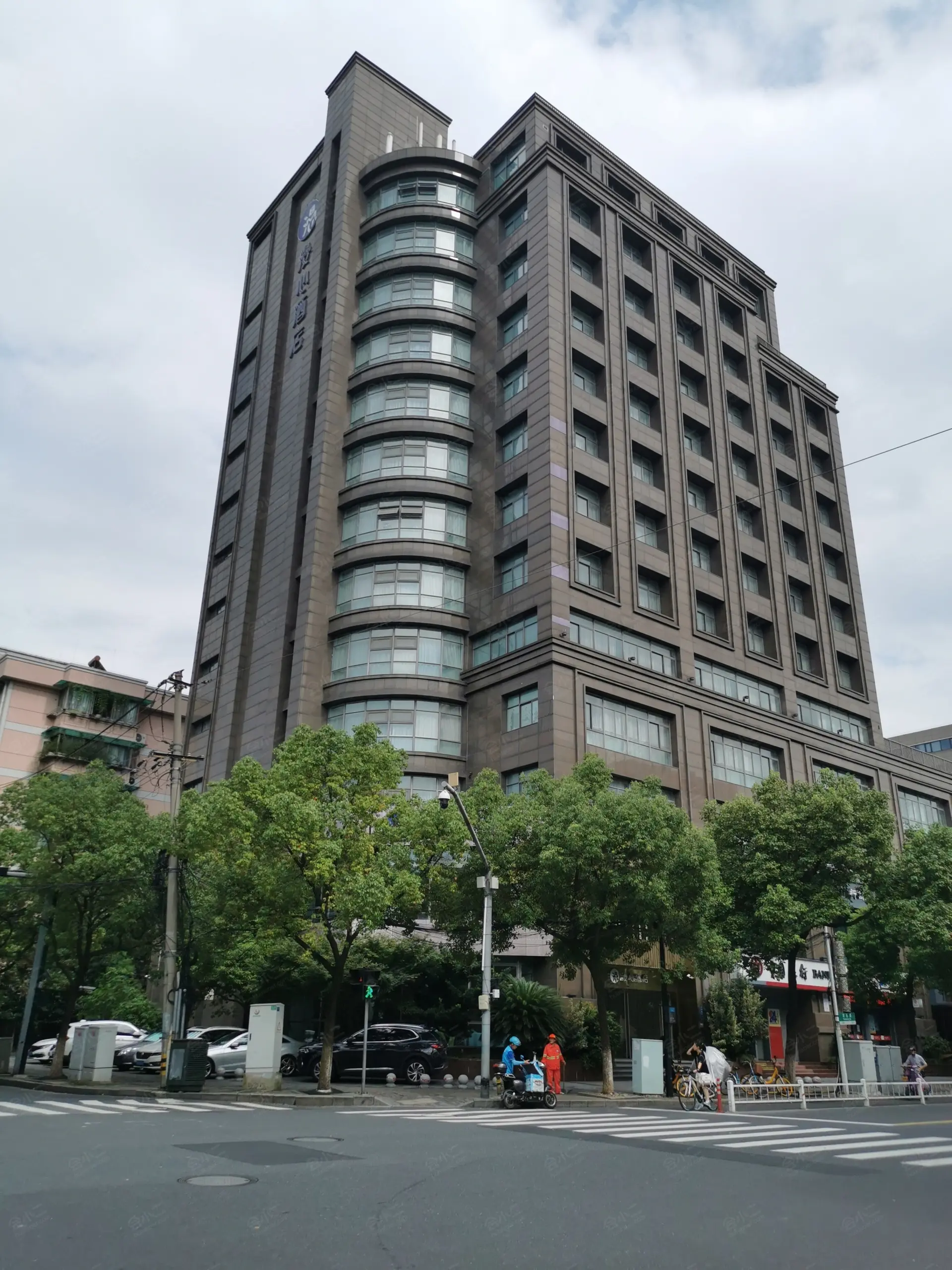 杭州庆春广场地铁站柏纳酒店