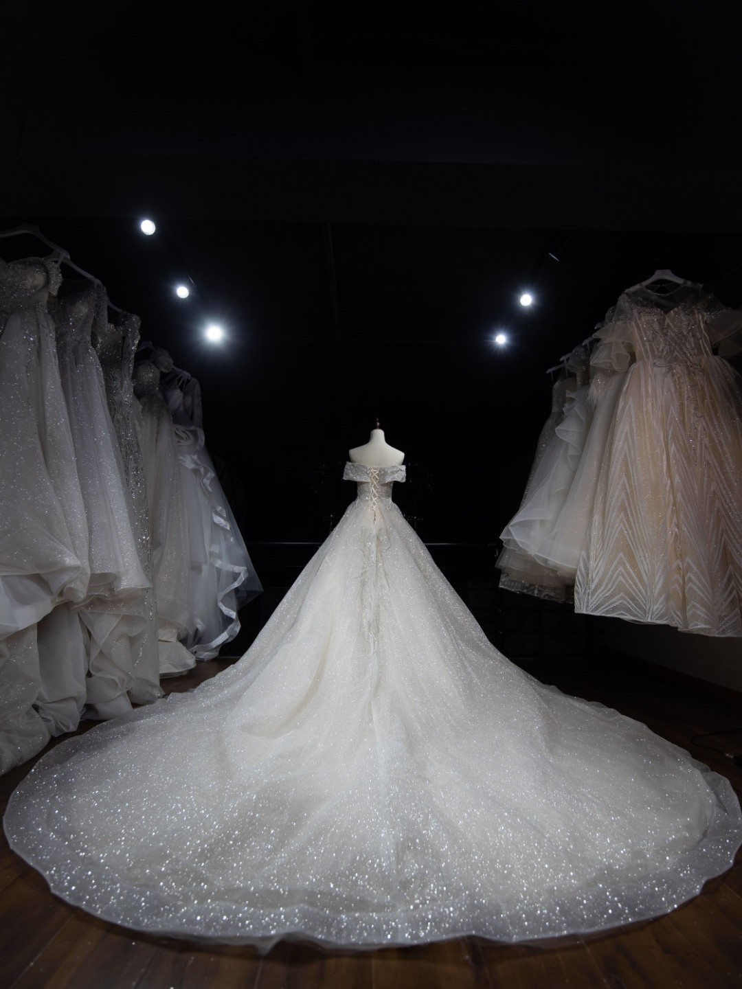 重工香槟金婚纱民族风秀禾