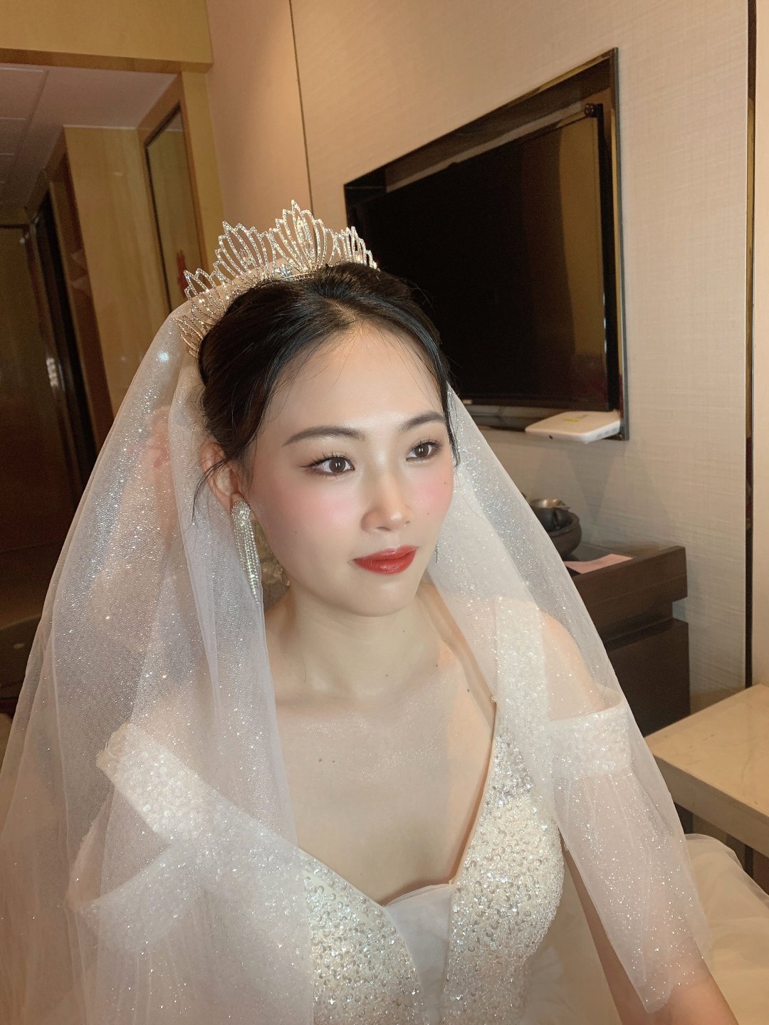 【女神必选】 高级化妆师全天跟妆3造型+2亲友妆