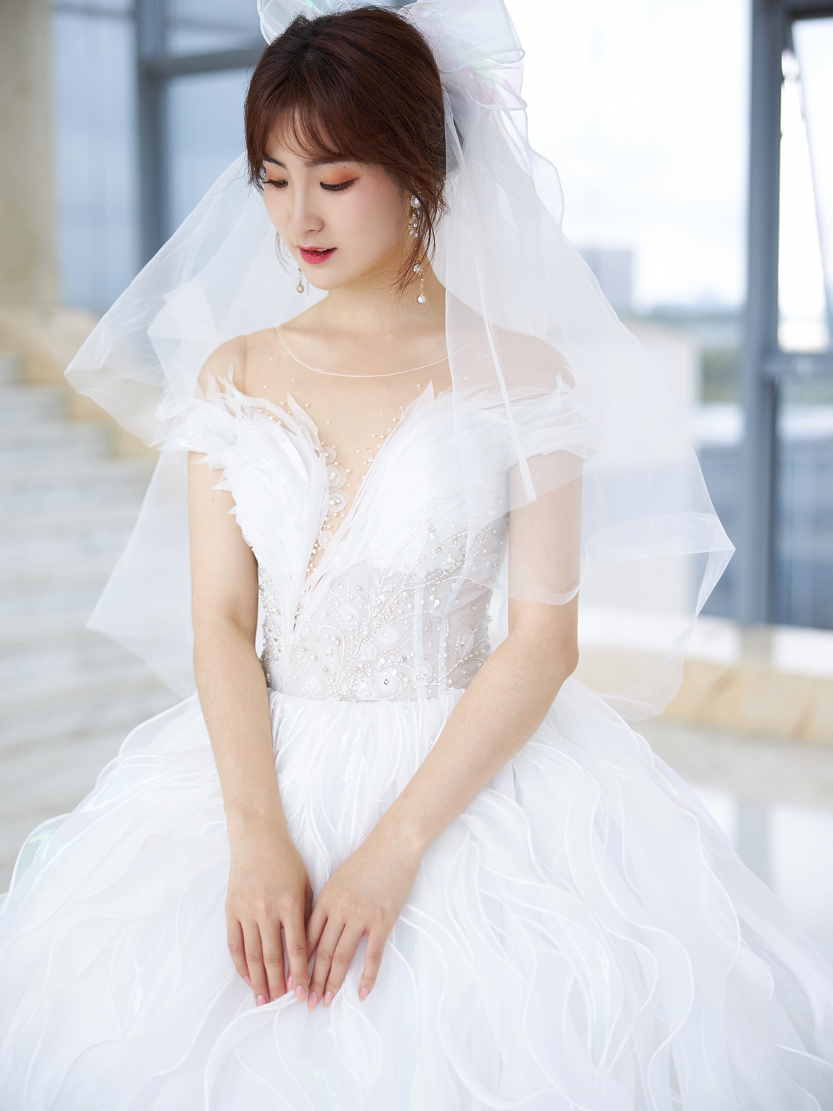 经典款式大气拖尾仪式主婚纱