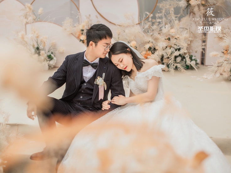 大氣香檳色戶外婚禮 家門口婚禮現(xiàn)場