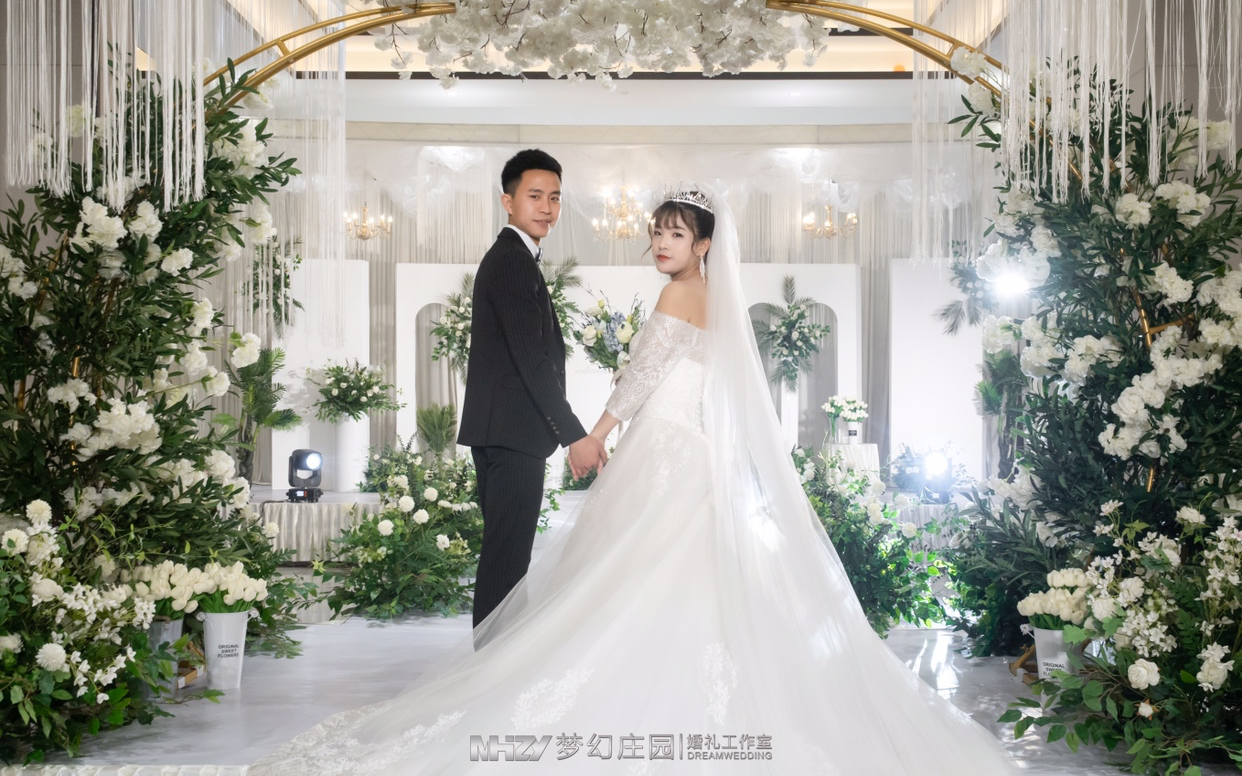 梦幻庄园婚礼工作室.白绿色小森系婚礼