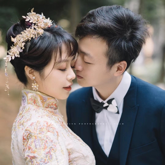 阳春三月春意浓，正是女儿待嫁时