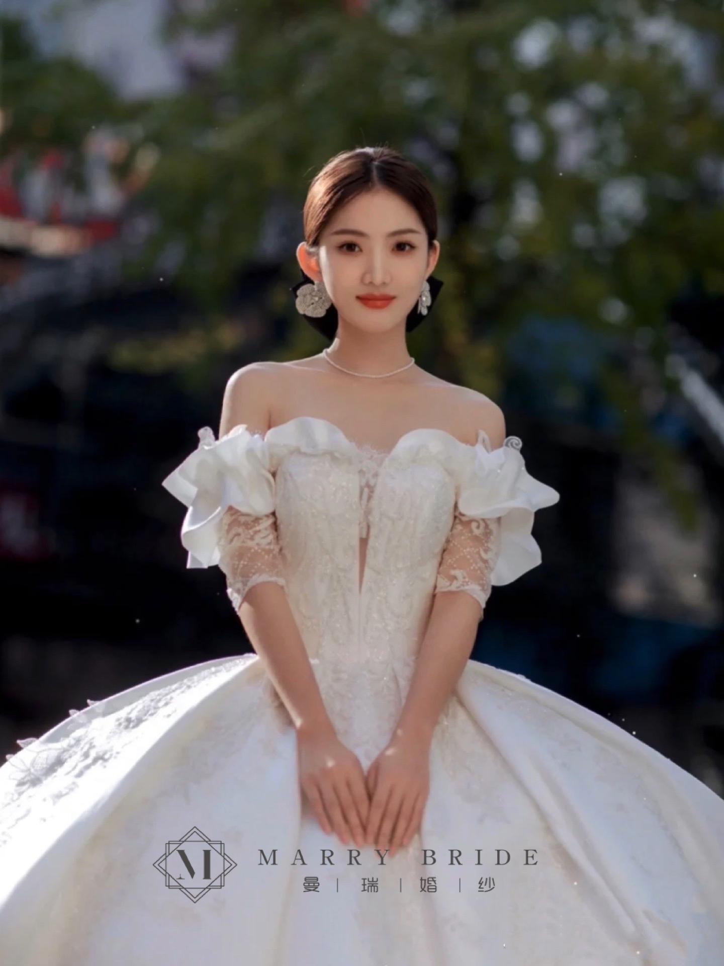 拖尾婚紗套餐韶關(guān)婚紗禮服館
