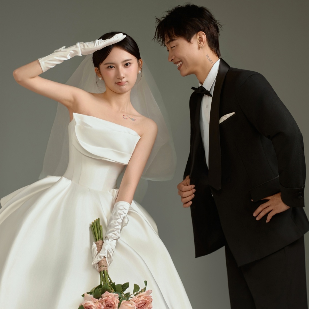 婚纱照四服四造定制套餐