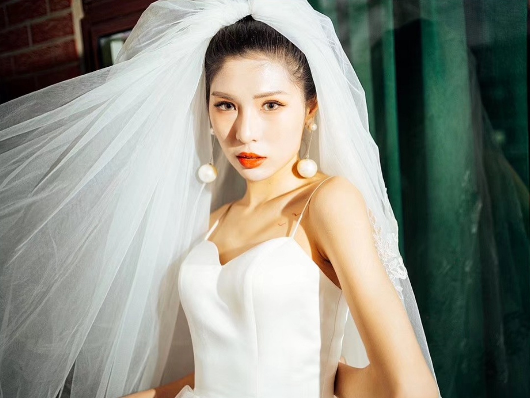 精品套系南京
新娘全天上门化妆