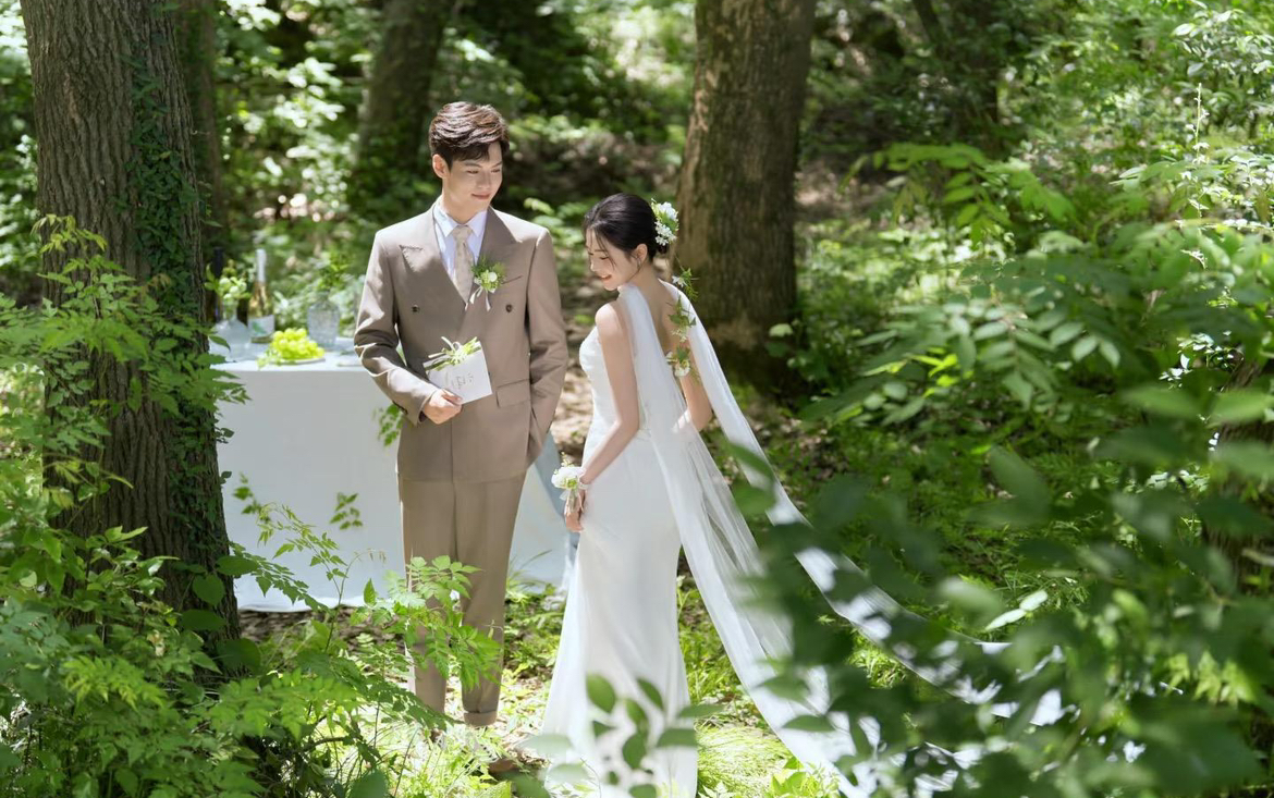森系草坪婚纱照
