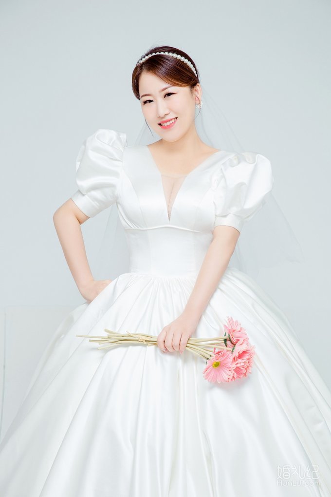 5.18第一次穿上正式的婚纱