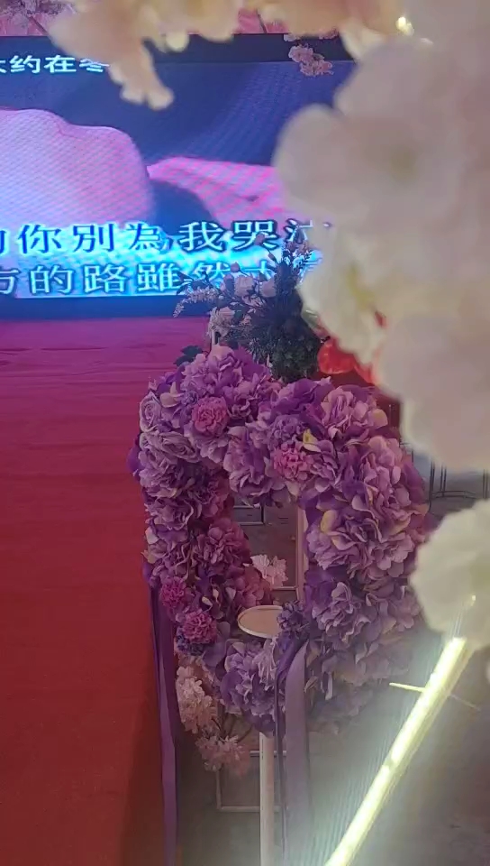 时尚前沿浪漫个性农村婚礼
