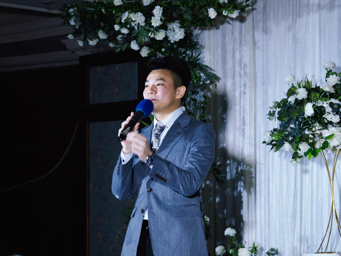 初识你名，一见钟情
倾我所有，尽我所能