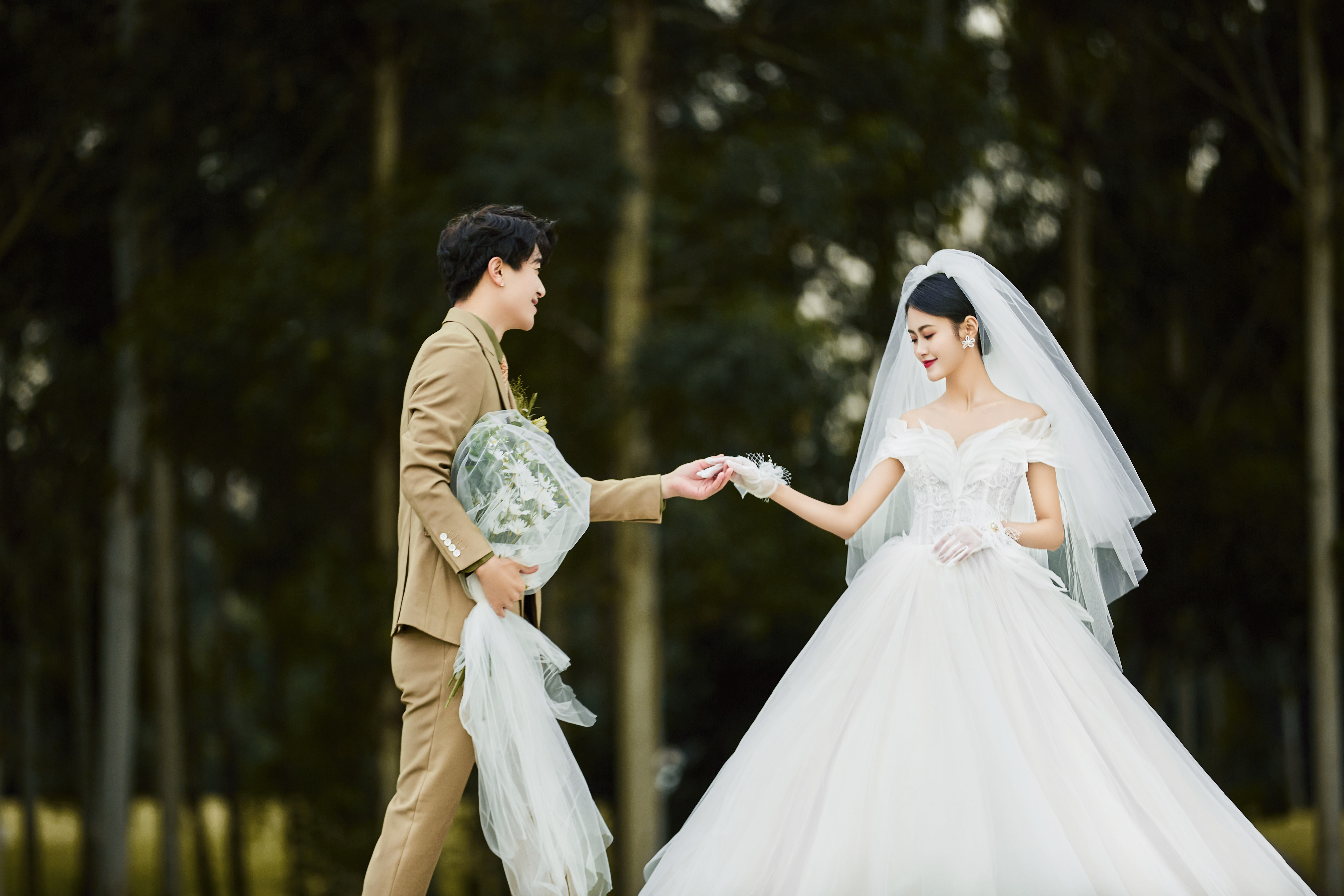 【人氣款】3套婚紗拍攝室內(nèi)室外都可以選