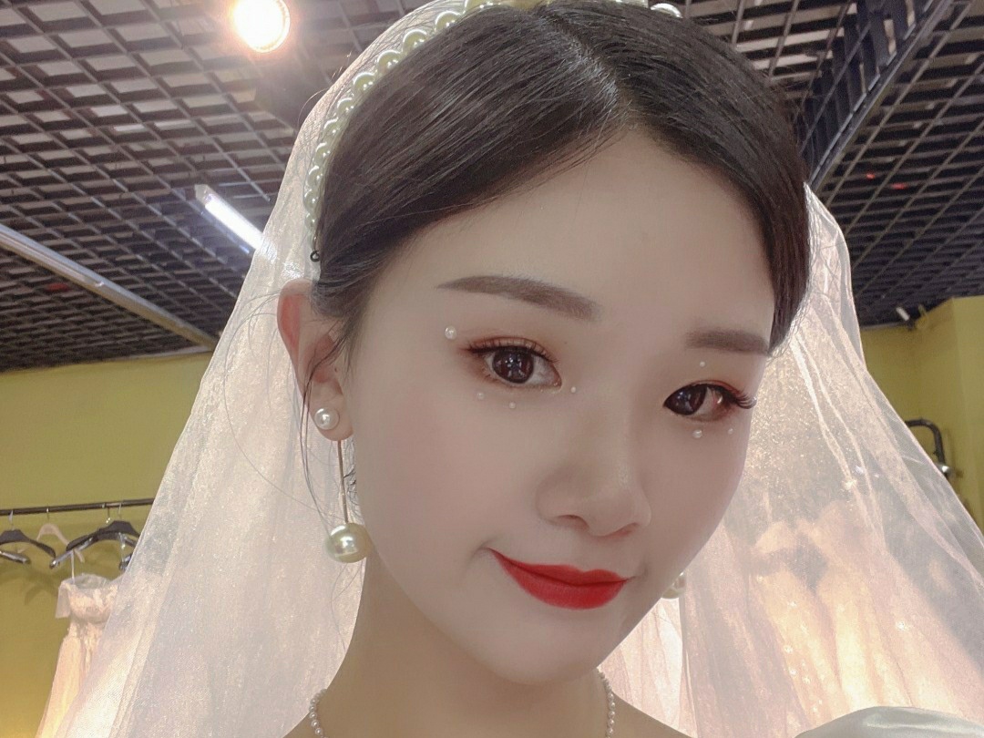 1680套餐含新娘跟妆婚纱礼服秀禾另送超值大礼包