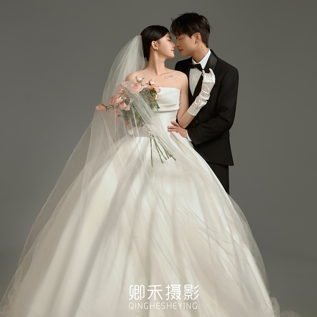 婚纱照四服四造定制套餐