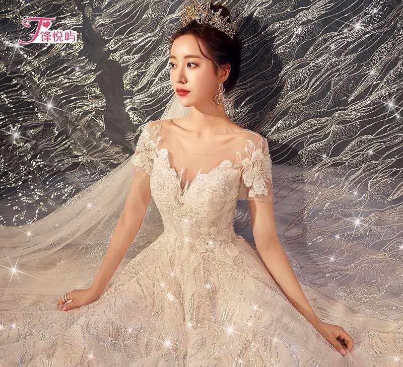 全新拖尾婚纱300多