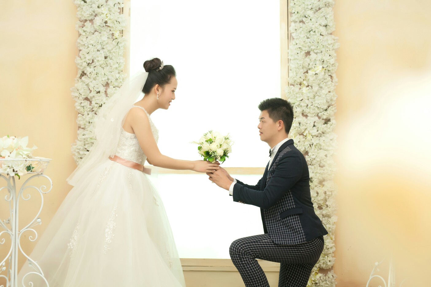 伊甸园婚纱_亚当夏娃伊甸园图片