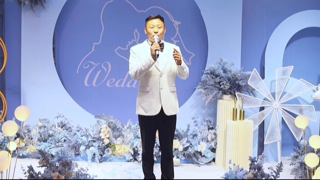 相恋两年，相守一生。