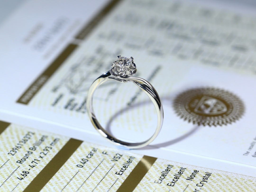 花嫁绽放显钻款式戒壁柔美