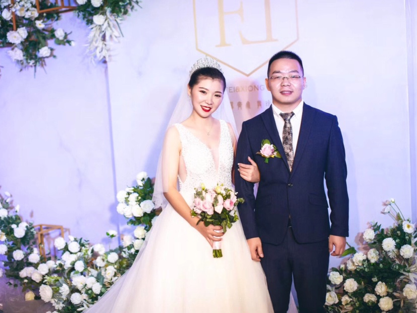 清新超高颜值新娘三套婚纱造型