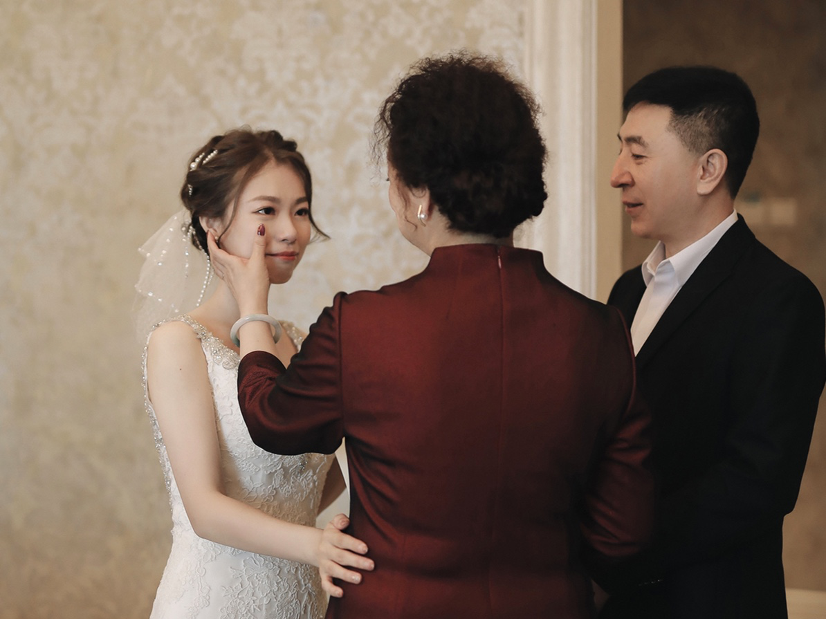 主理人档全程新娘跟妆打造婚礼精致妆容