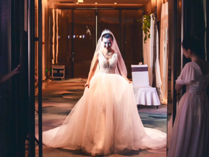 清新超高颜值新娘三套婚纱造型