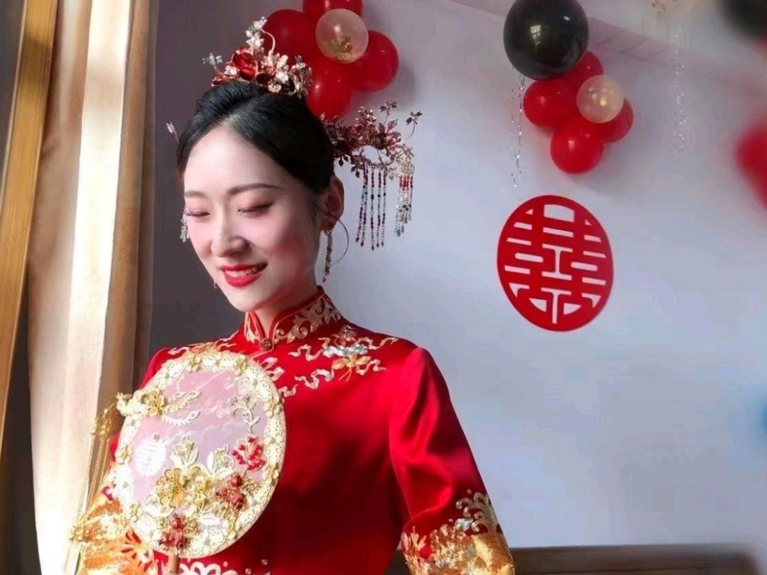 套餐B资深化妆师全天跟妆【现在预定送亲友妆】