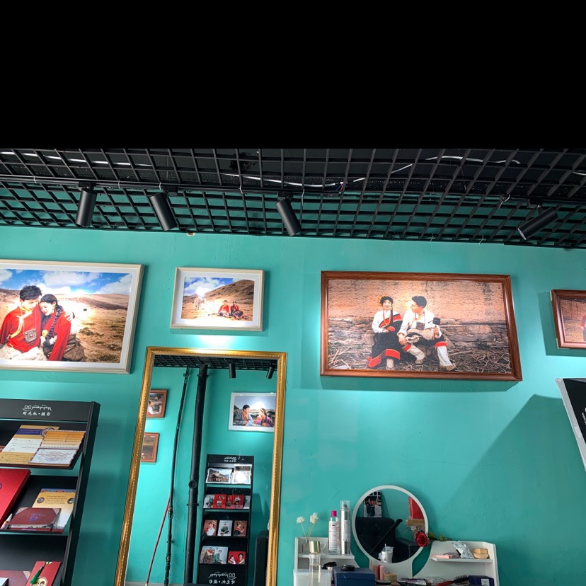 若尔盖时光机摄影店